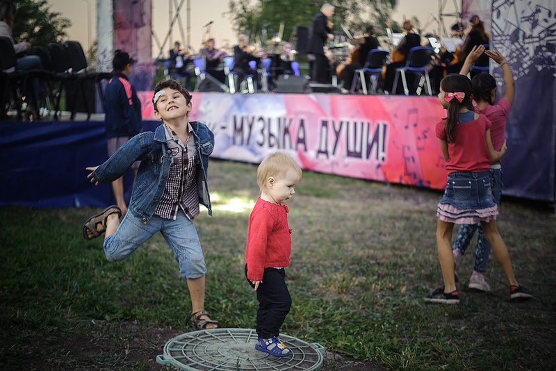 Среди зрителей было много будущих мам и целый сонм детей.