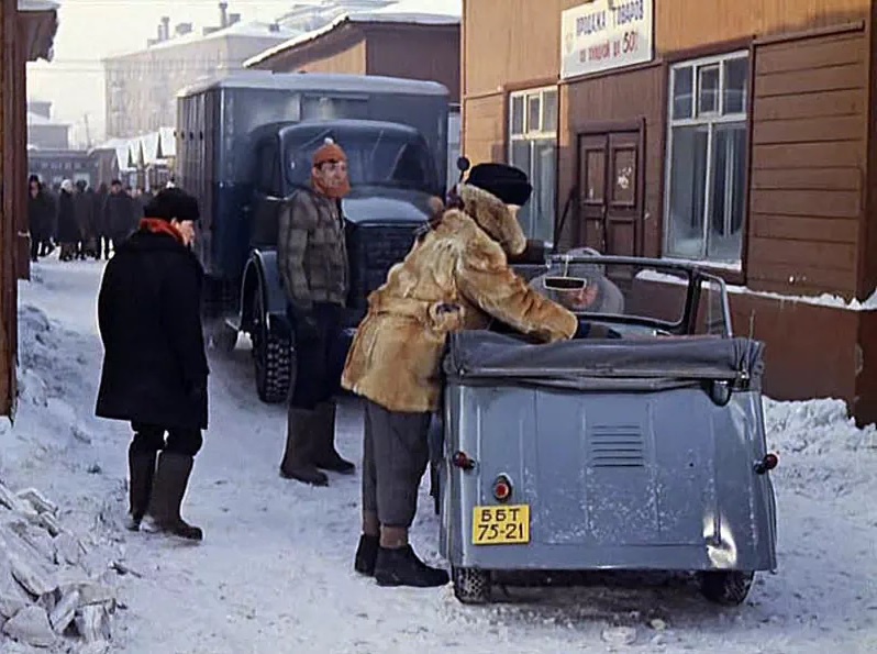 Тишинский рынок в кадре из фильма «Операция 