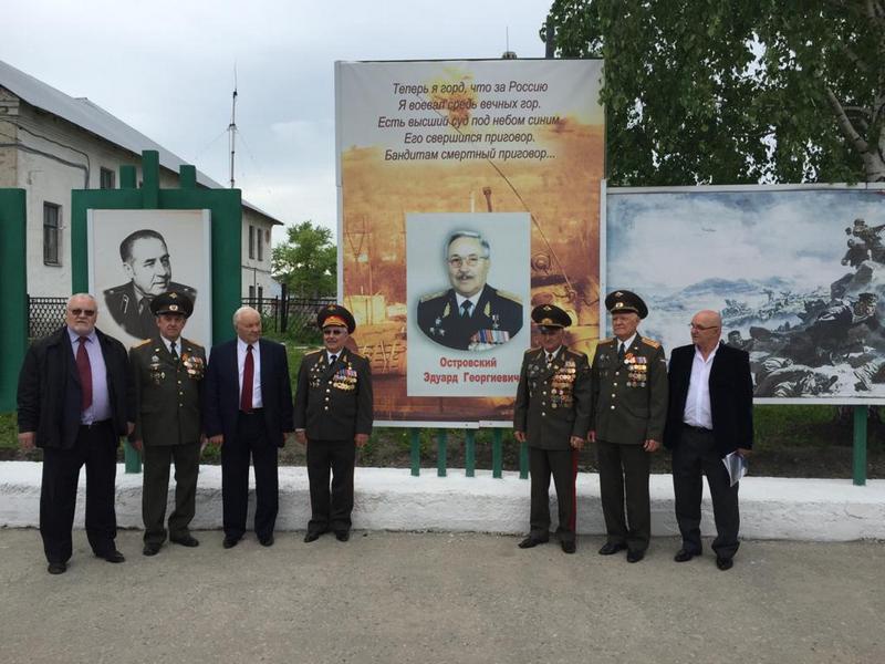 На открытии аллеи Героев в Ульяновском высшем военном училище связи. 2016 г.