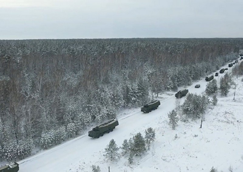 Торжественная церемония заступления на боевое дежурство очередного ракетного полка, оснащённого ракетным комплексом «Ярс» мобильного базирования, состоялась в Алтайском крае.