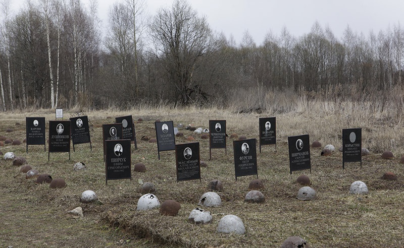 Захоронение советских воинов в деревне Веригино под Ржевом.