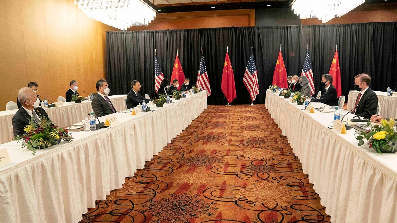 Встреча представителей Вашингтона и Пекина в Анкоридже (штат Аляска).