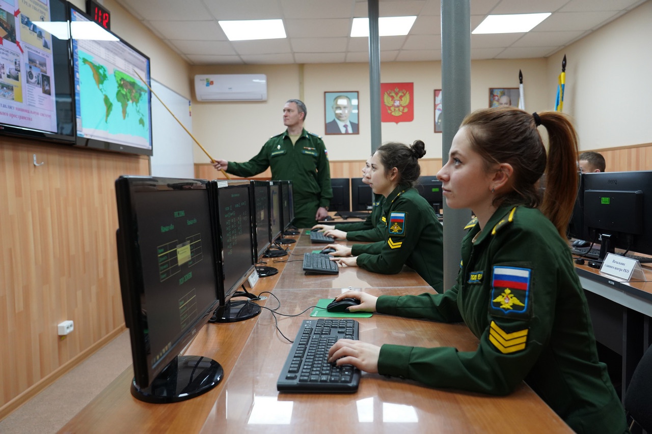 В настоящее время академия осуществляет подготовку слушателей по 11 военным специальностям командного и инженерного профиля и курсантов по 14 специальностям инженерного профиля.