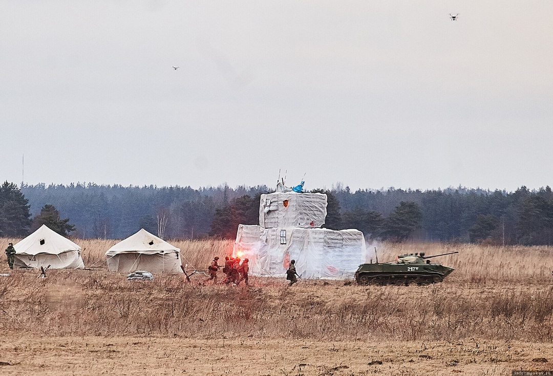 Один из элементов учебно-боевых манёвров.