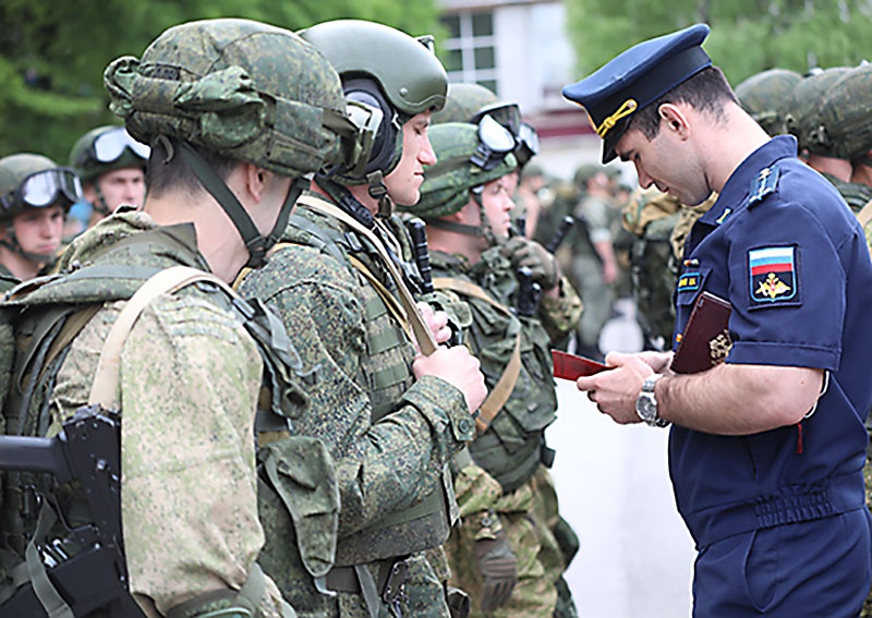 В рамках подготовки к новому - летнему периоду обучения в частях ВДВ проведён строевой смотр.