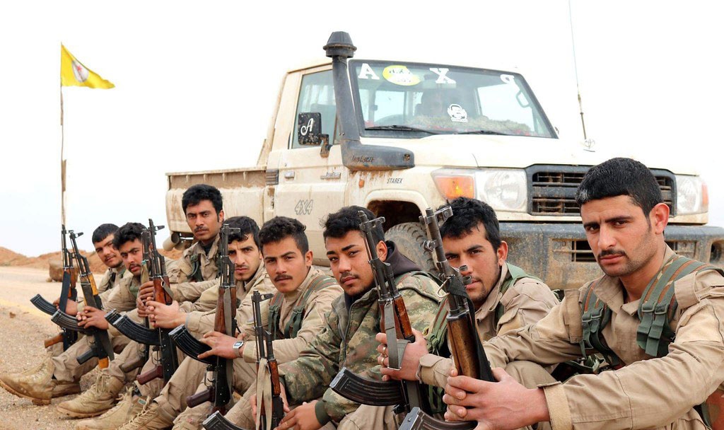 Курды в Сирии воюют с остатками «Исламского халифата»*.
