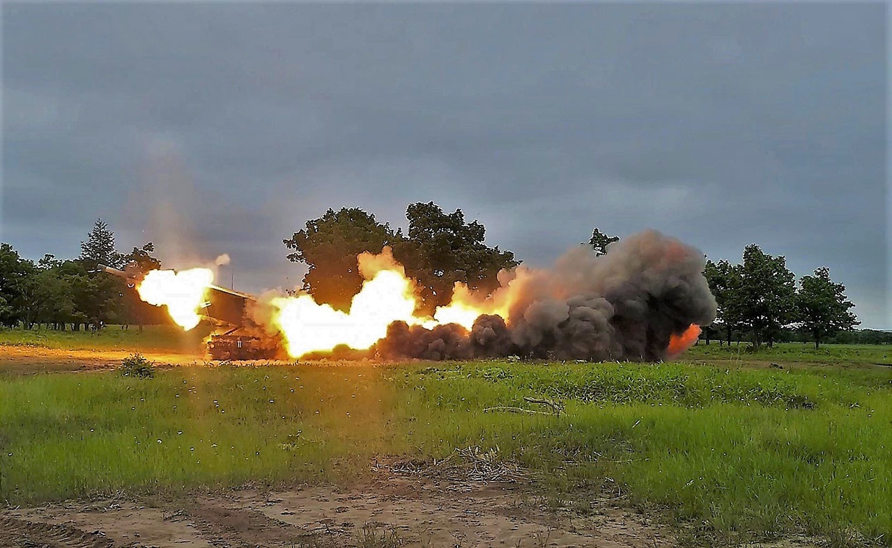 Учения Orient Shield с использованием американцами ракетной системы залпового огня HIMARS.