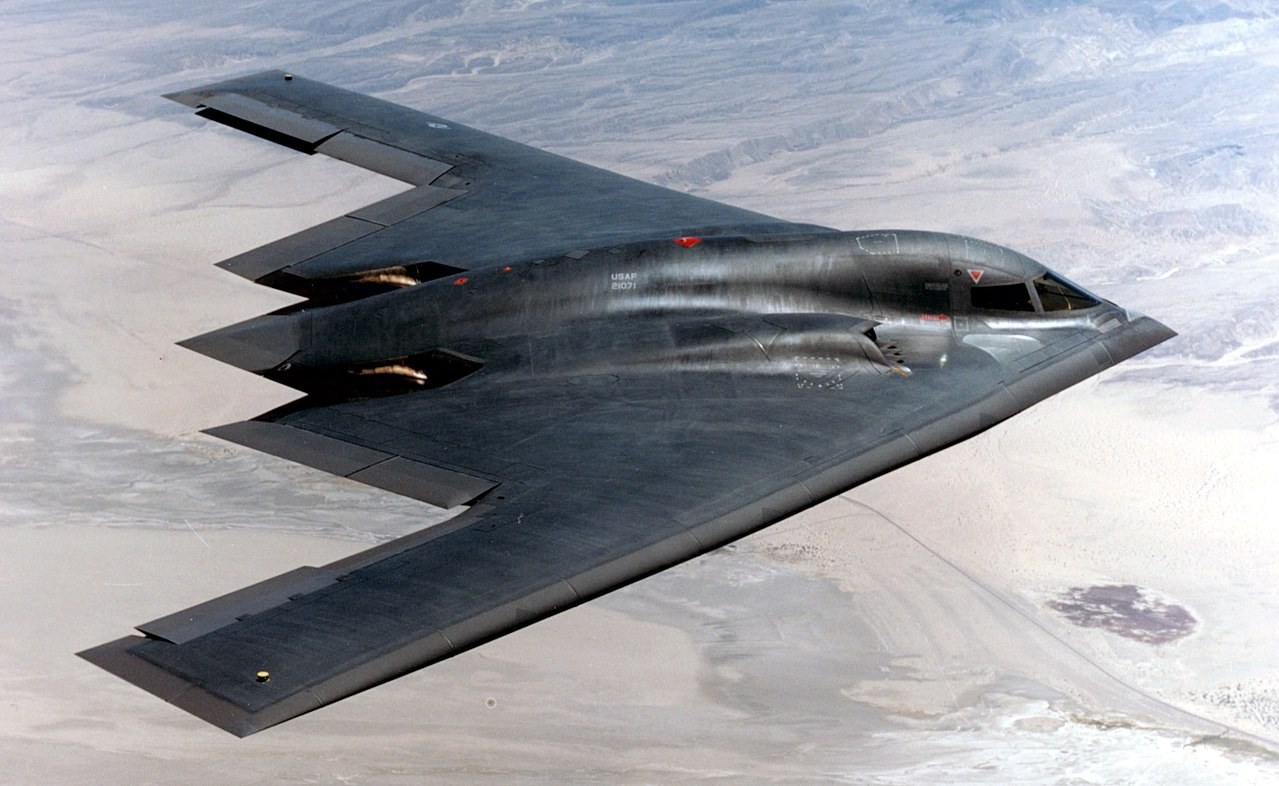 Американский тяжёлый малозаметный стратегический бомбардировщик B-2 Spirit.