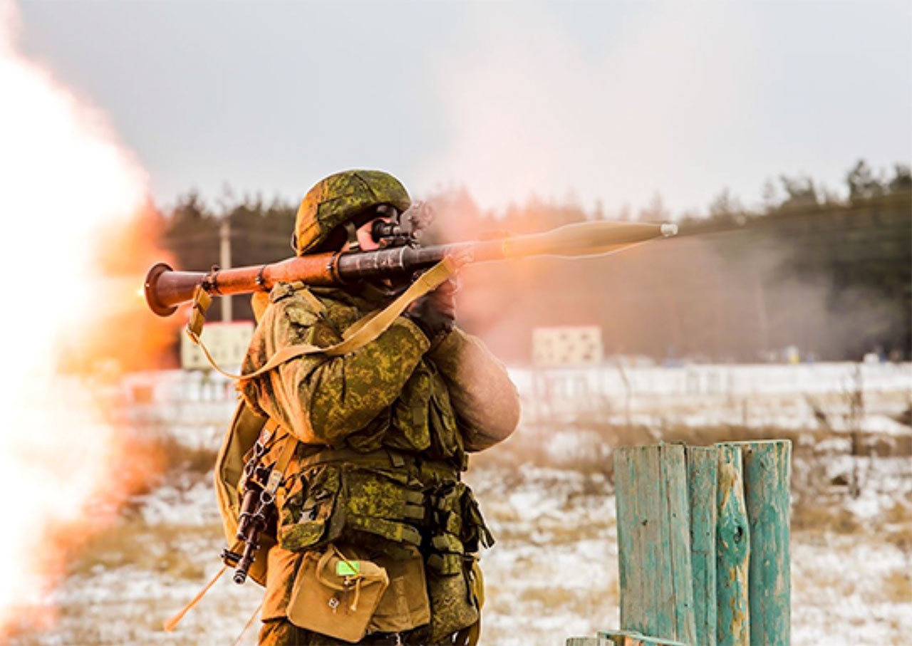 Гранатомётчики Балтийского флота уничтожили боевую технику условного противника с закрытых огневых позиций.