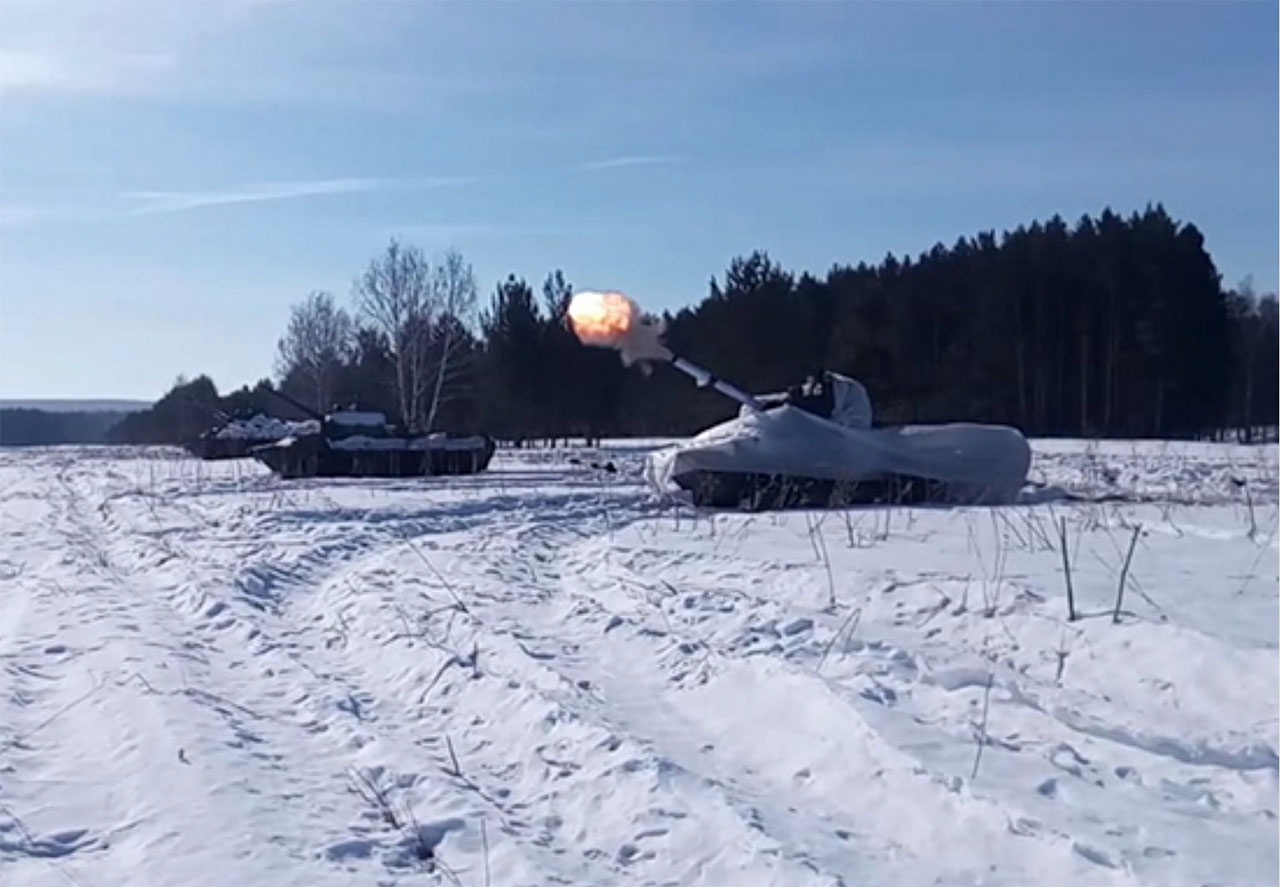 Подразделение самоходных артиллерийских установок «Нона-СВК» нанесли мощный удар по целям, находящимся на дальности до 10 км.