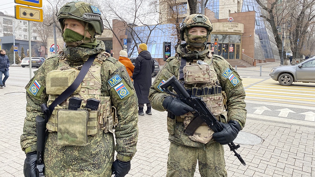 Миротворцев из ОДКБ, которые должны были взять под охрану наиболее важные объекты, к биолабораториям казахские власти и близко не подпустили.