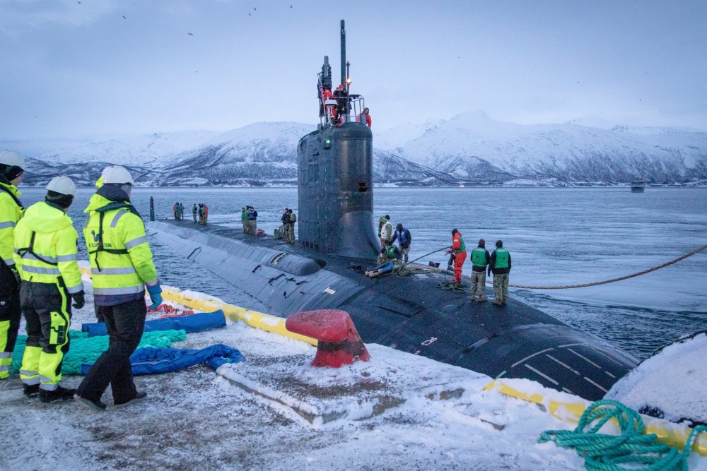 Подводная лодка ВМС США USS Washington (SSN-787) класса «Вирджиния» на базе Гротсунн в Тромсё, Норвегия.