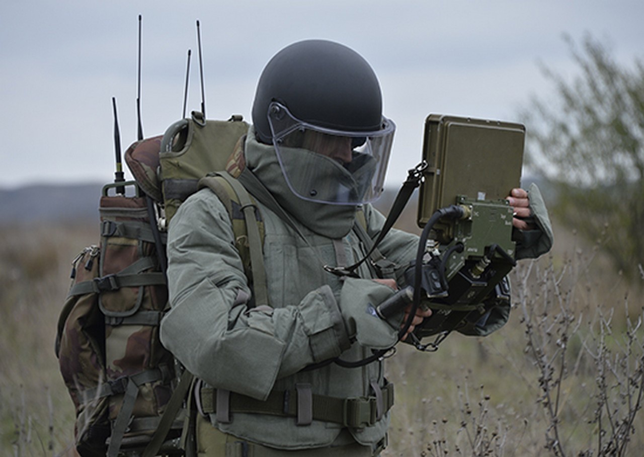 В Краснодарском крае военнослужащие инженерно-сапёрного полка Южного военного округа приняли участие в тактико-специальном учении по подрыву неизвлекаемых боеприпасов.