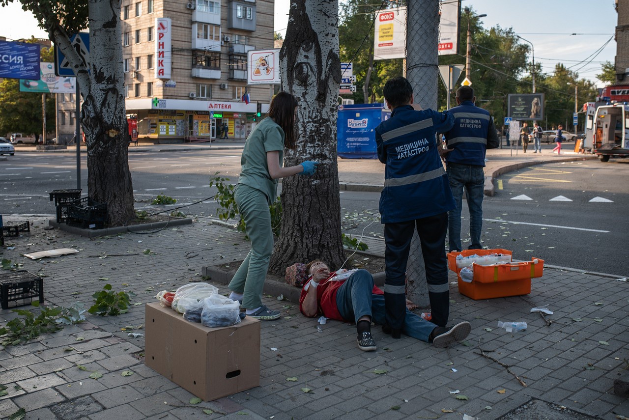 Тактика по удерживанию гражданского населения в качестве живого щита характерна для украинских националистов в ходе специальной военной операции.