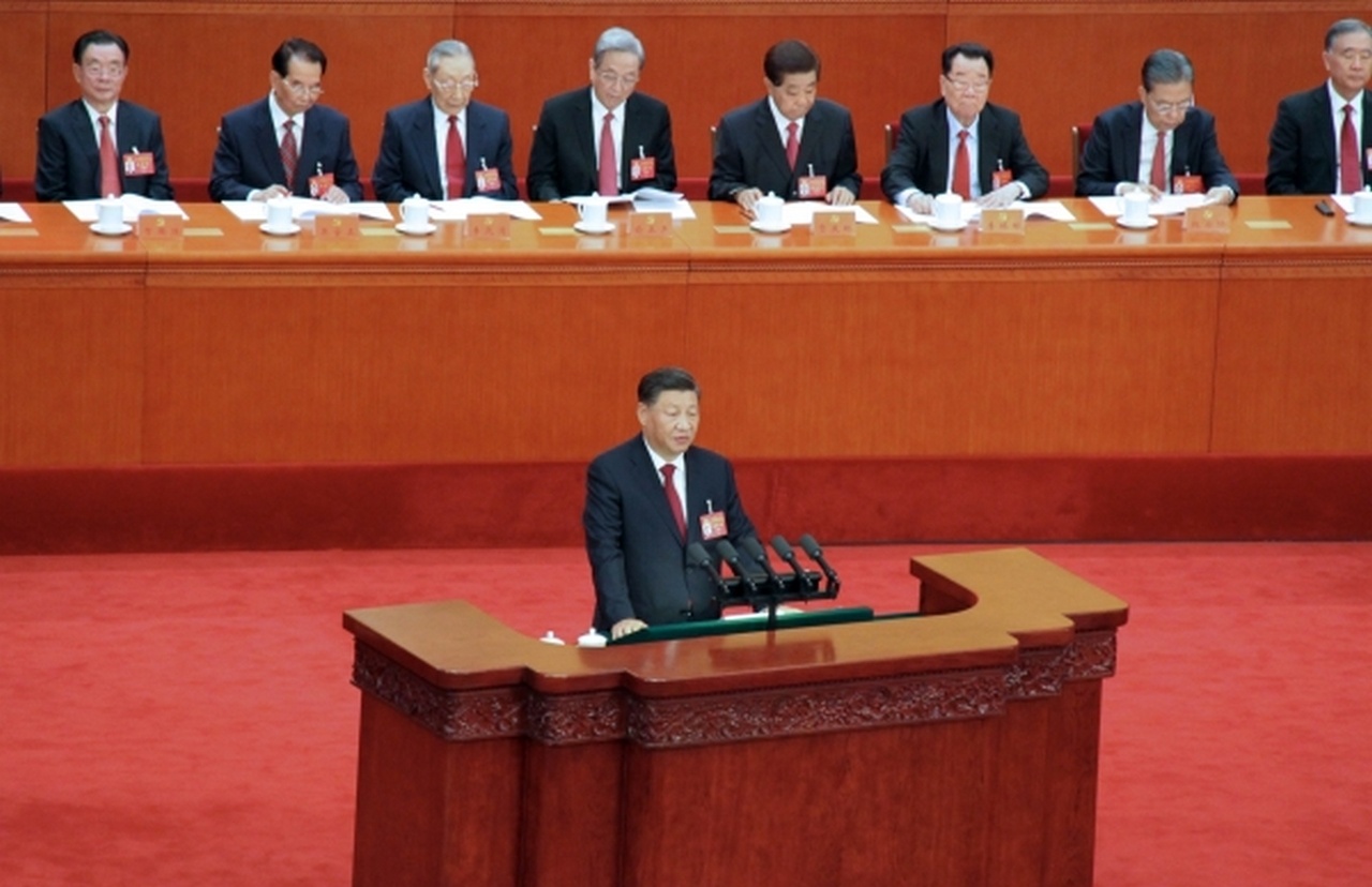 Генеральный секретарь ЦК КПК и председатель КНР Си Цзиньпин выступает на открытии XX Всекитайского съезда партии.