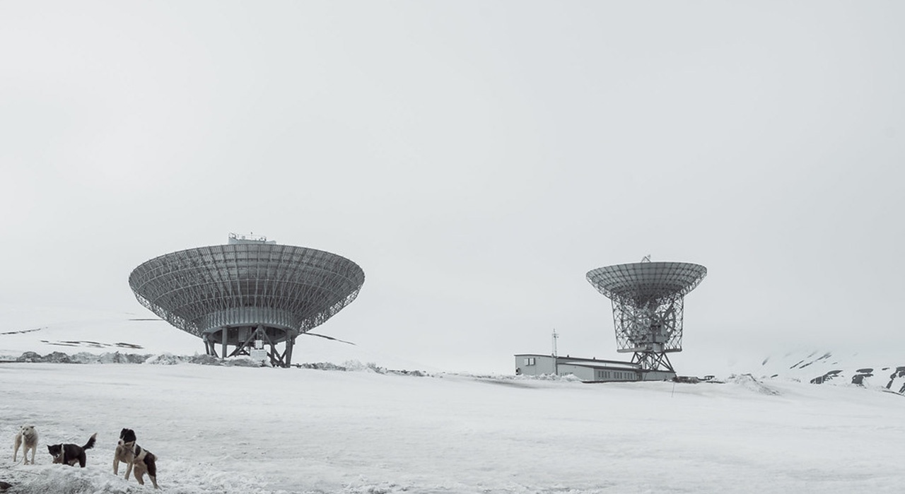 Радар EISCAT Svalbard Radar (ESR) на Шпицбергене.