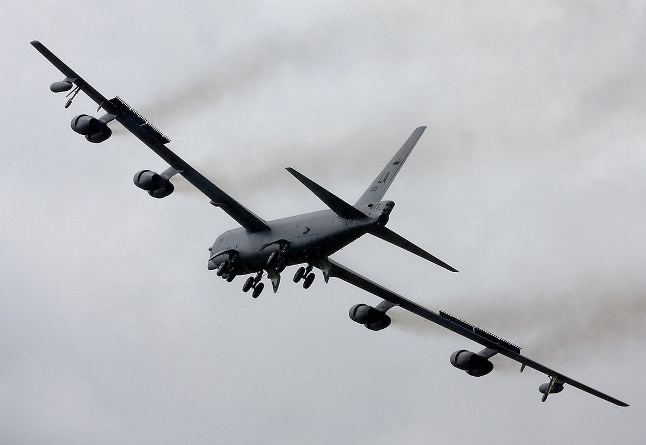 Стратегический бомбардировщик США B-52 Stratofortress.