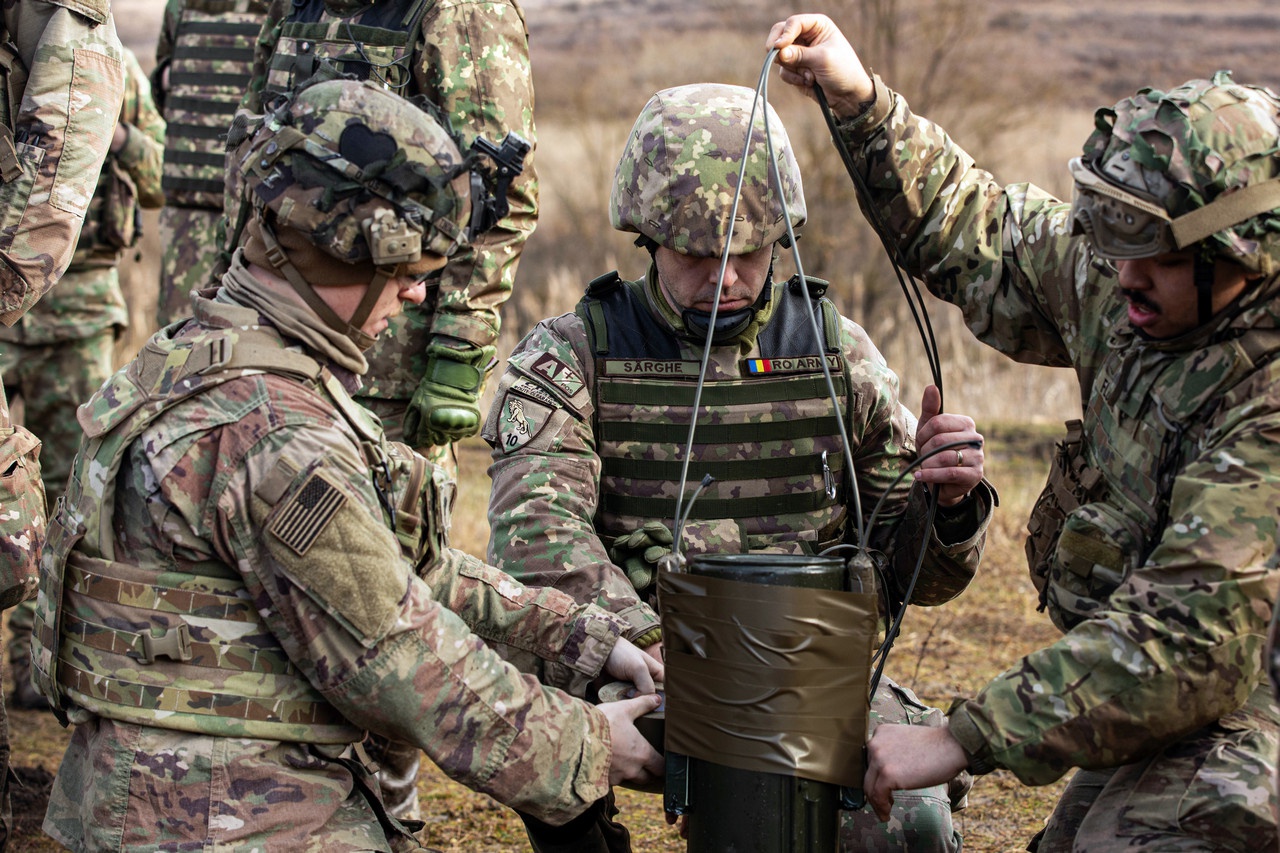 Военнослужащие Румынии, США и Нидерландов на совместной тренировке, январь 2023 г.