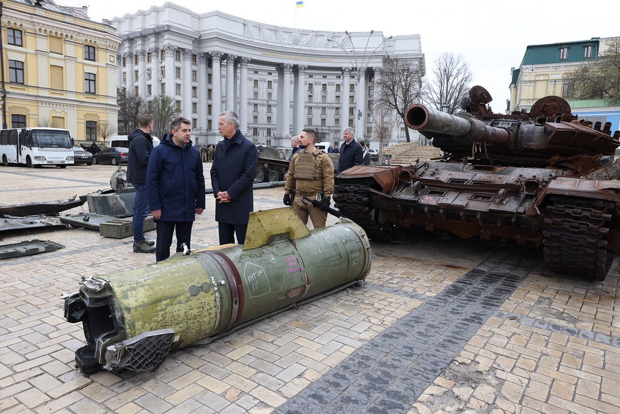 В Киеве Столтенберг обрёл в «музее отхожих экспонатов» главу Зеленского.