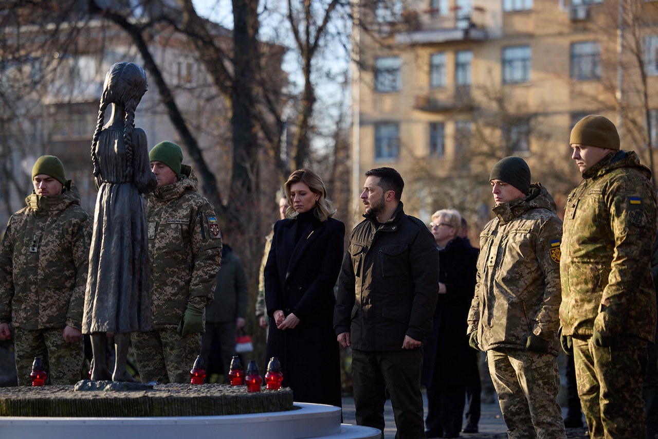 Политический «попугай» Зеленский обвинил украинцев в «великом голодоморе», который пострашнее «Фауста» холокоста.