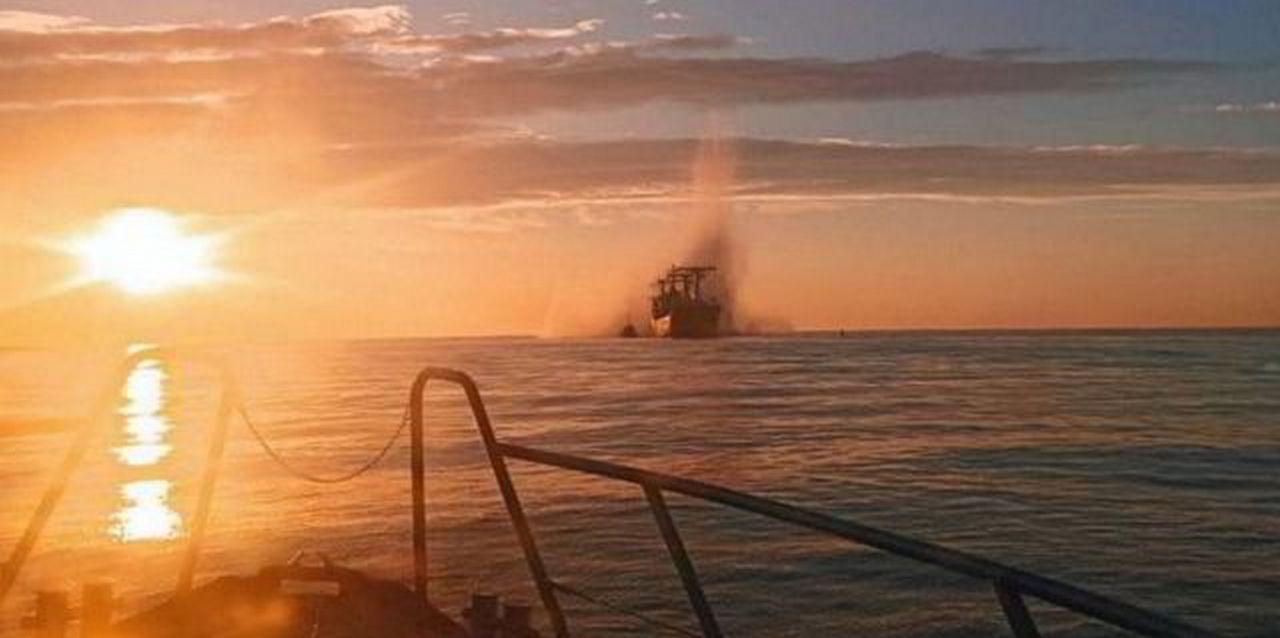 ВМС Украины идут на помощь балкеру под флагом Панамы, подорвавшемуся на мине в Чёрном море 27 декабря.