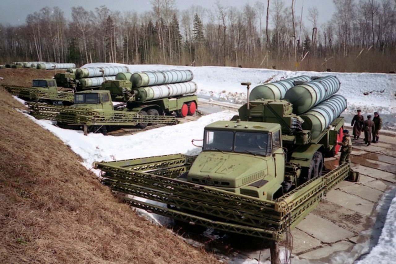 Зенитно-ракетный комплекс С-300.