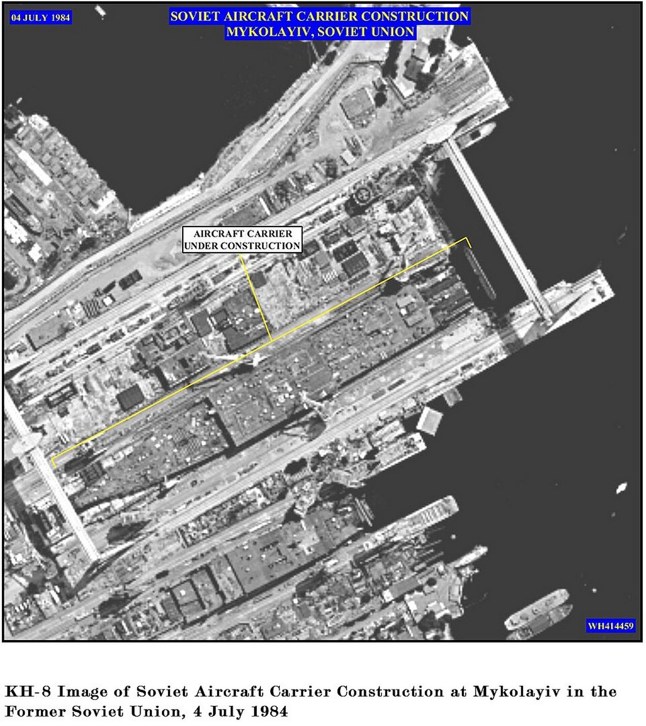 Фото тяжёлого авианосного крейсера «Адмирал Кузнецов» на стапеле верфи в Николаеве. Снимок сделан со спутника США KH-8 4 июля 1984 г.