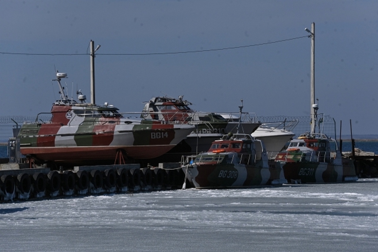 Катера проекта UMS-1000 Patrol пограничной службы Украины, «забытые» в порту Бердянска и взятые под контроль российскими войсками.