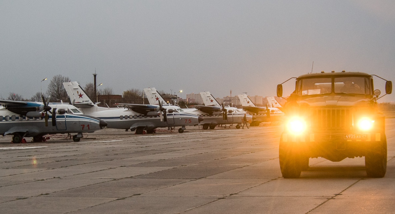 Самолёты Л-410 Краснодарского училища лётчиков.