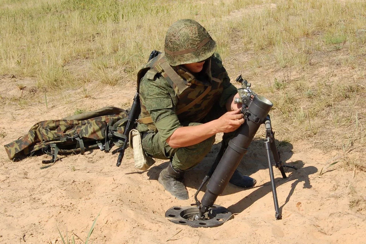 Военнослужащие спецназа ЦВО бесшумными миномётами «Галл» уничтожили опорные пункты условного противника под Самарой.