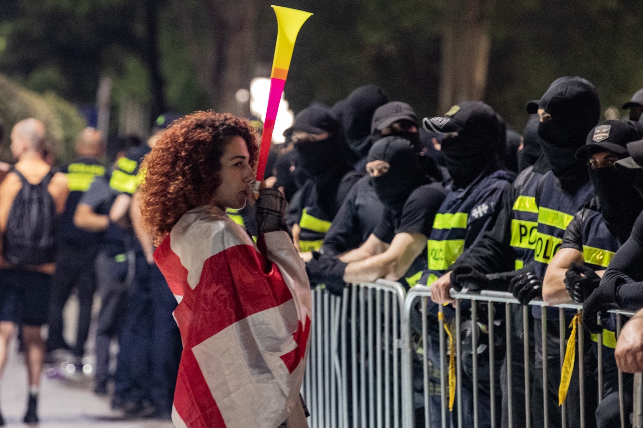 Правоохранители пока проявляют выдержку.