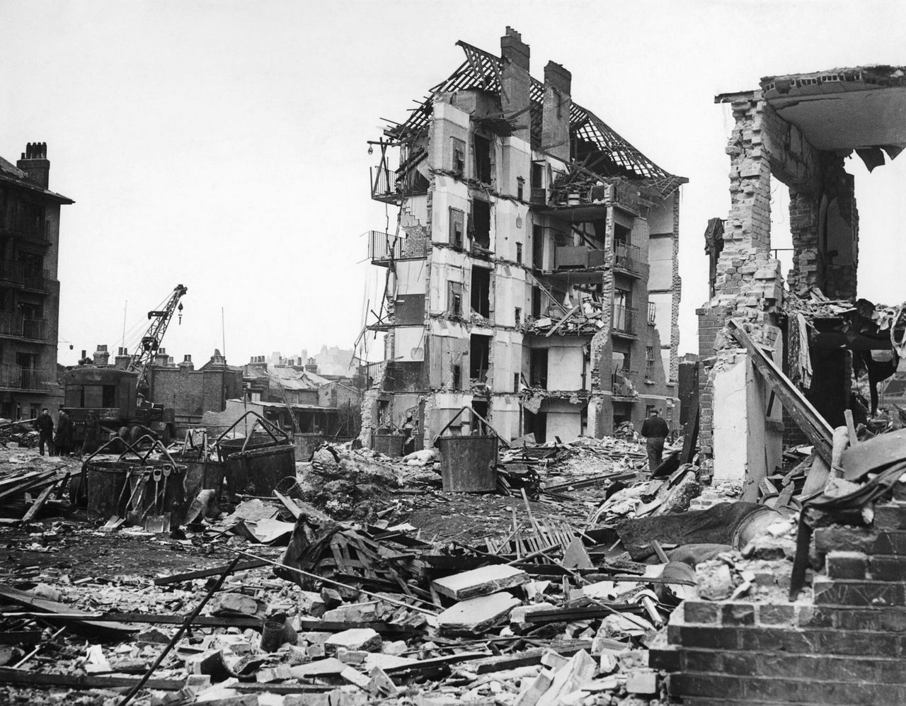 Развалины дома в восточном Лондоне, уничтоженного немецкой ракетой Фау-2.