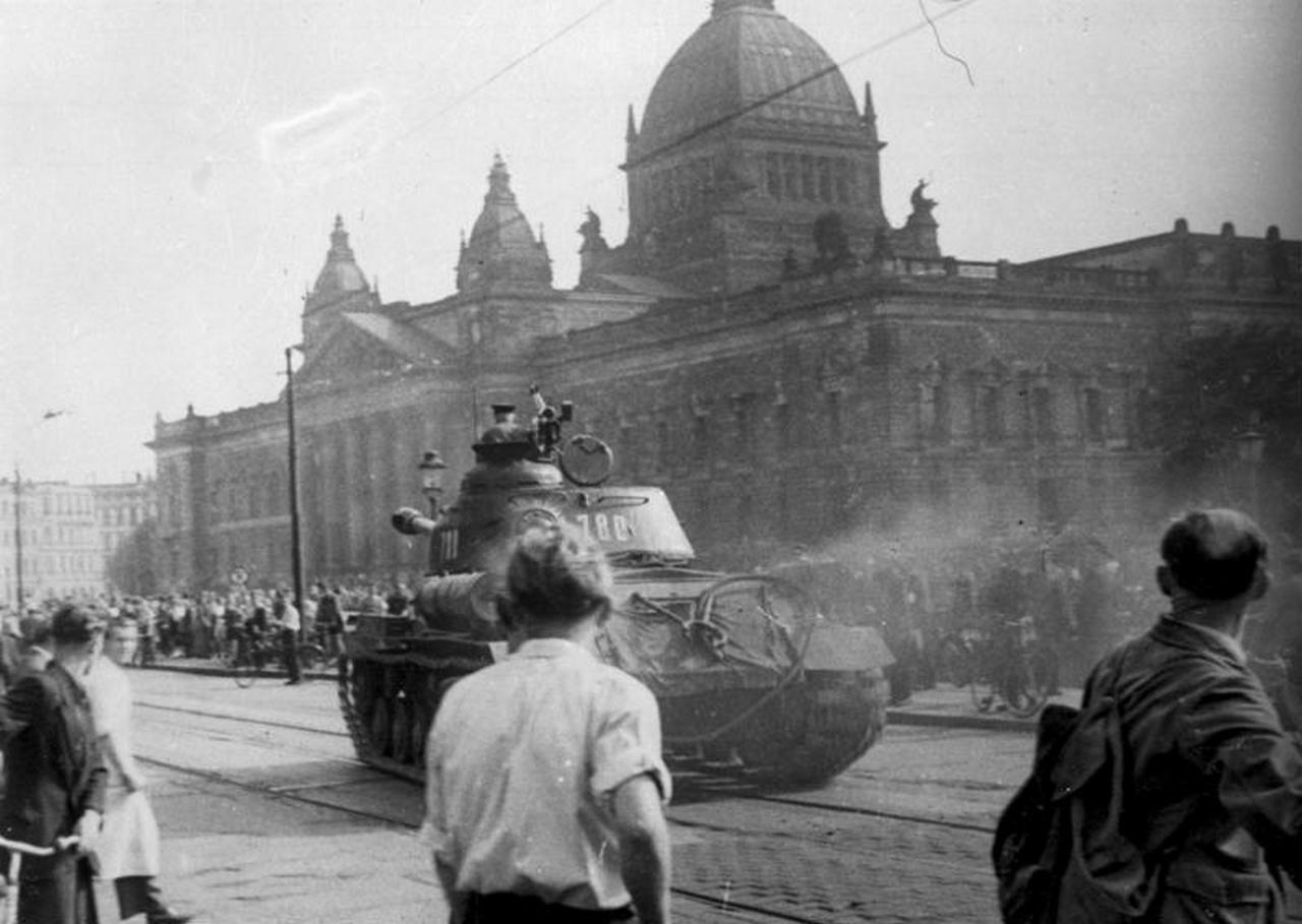 Советский танк ИС-2 в Лейпциге, 17 июня 1953 г.