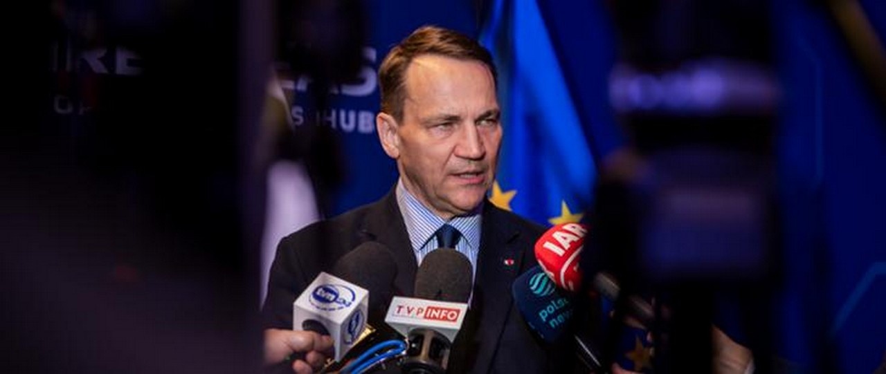 Министр иностранных дел Польши Родослав Сикорский, страдающий патологической русофобией.
