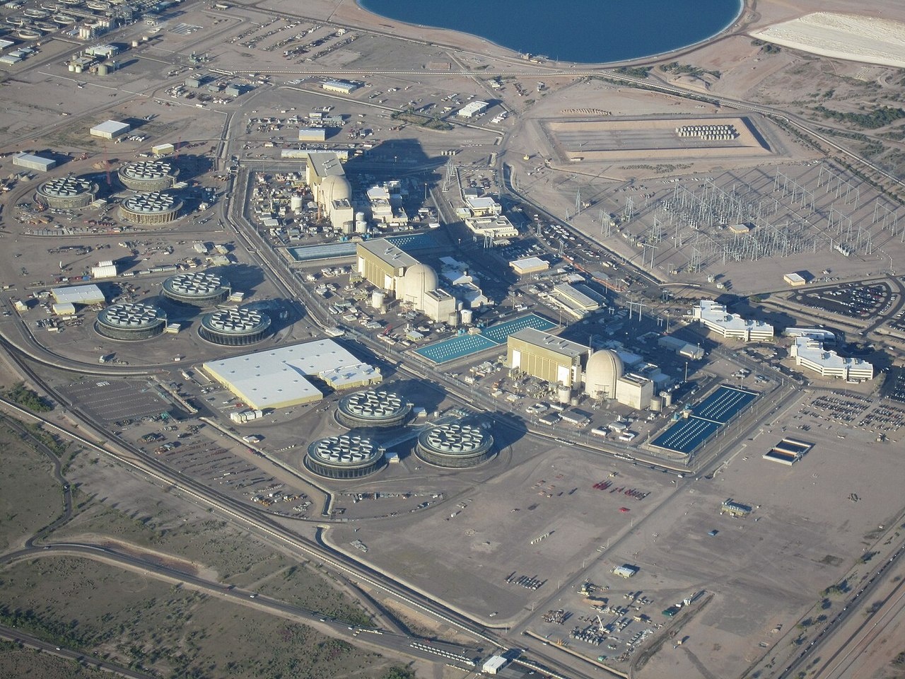 Самая мощная АЭС в США «Пало-Верде» в Аризоне.