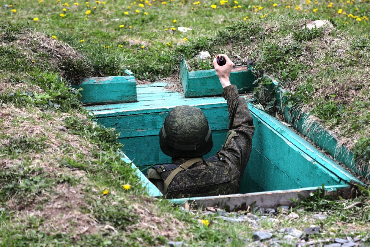 В Приморском крае военнослужащие Восточного военного округа выполнили метание боевых ручных гранат.