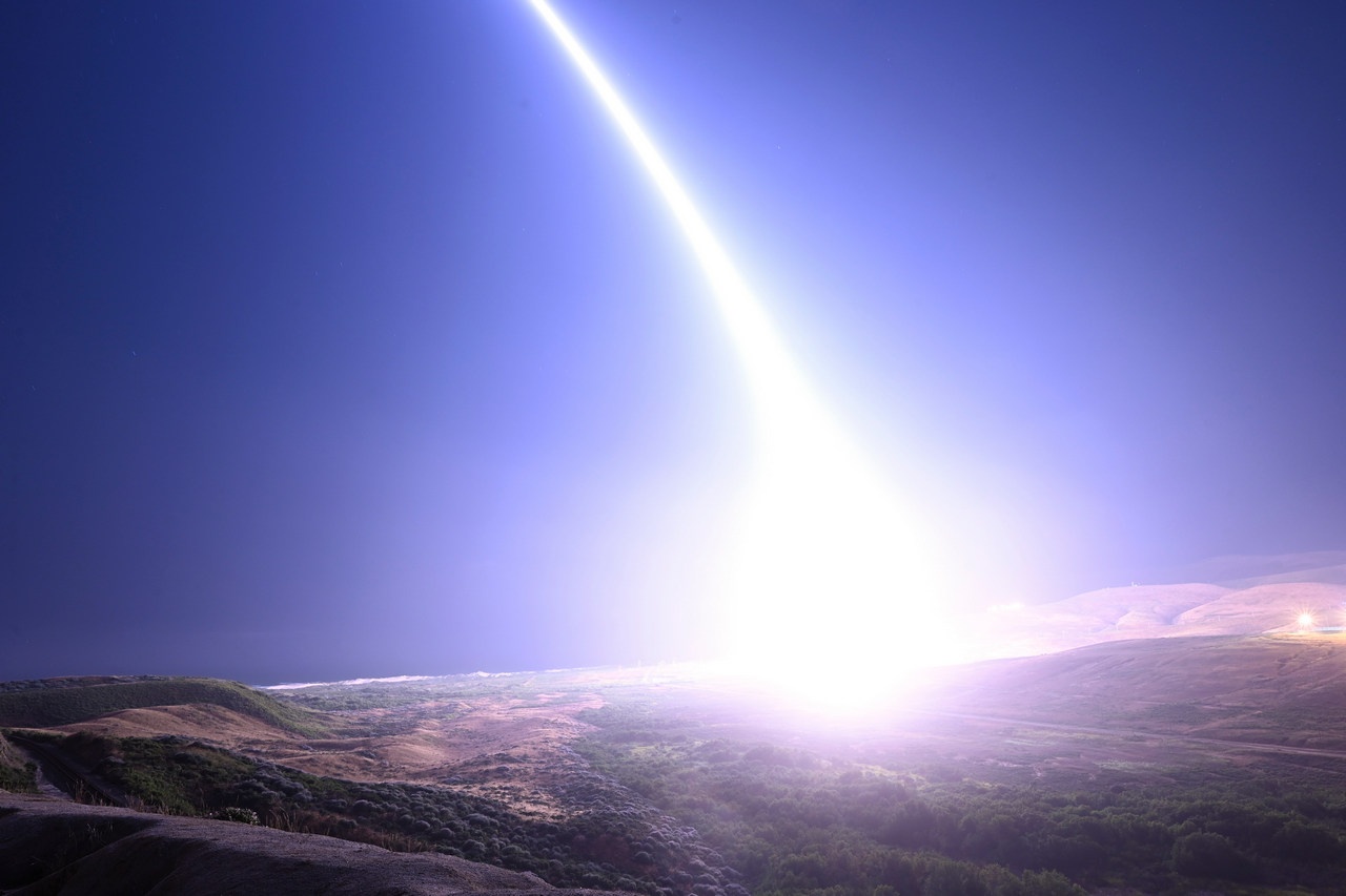 Тестовый пуск Minuteman III на базе космических сил Ванденберг в Калифорнии, 4 июня 2024 г.