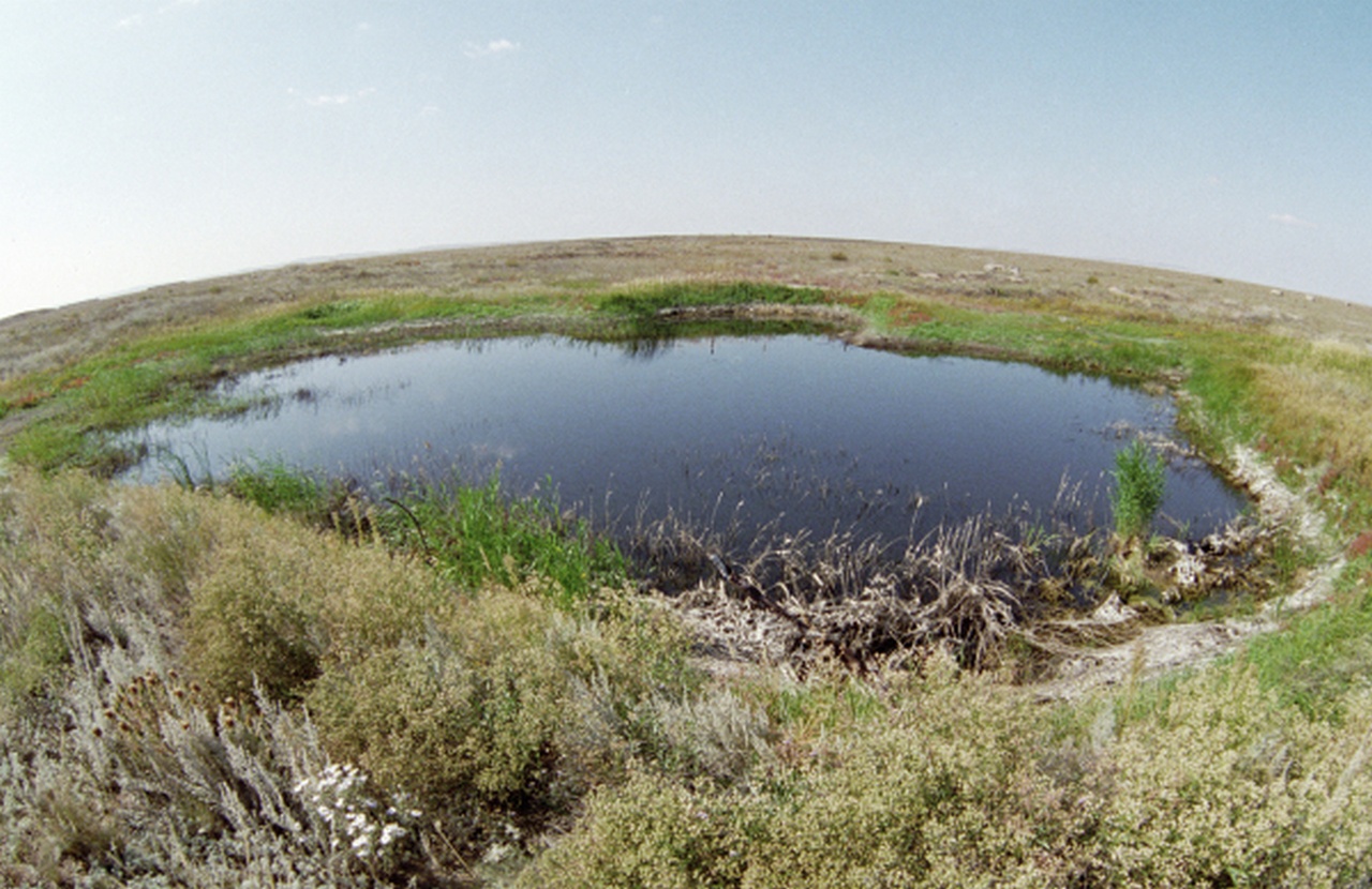Озеро на месте первого наземного ядерного взрыва на Семипалатинском полигоне.