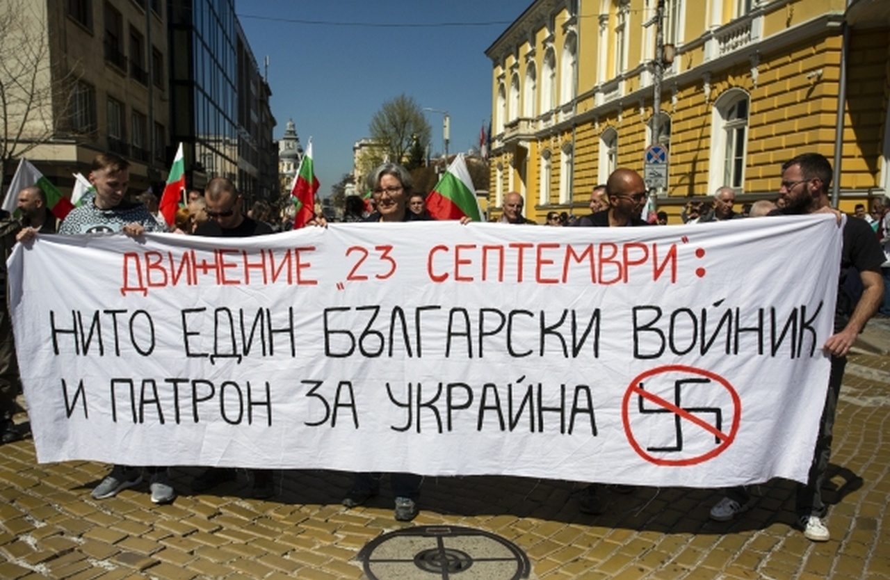 Митинг в центре Софии против поставок оружия Украине, апрель 2022 г.