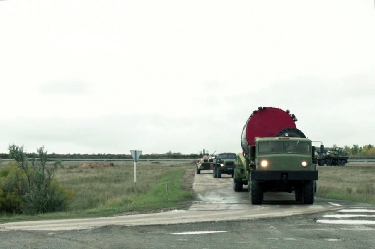 Гиперзвуковой ракетный комплекс «Авангард» на марше.