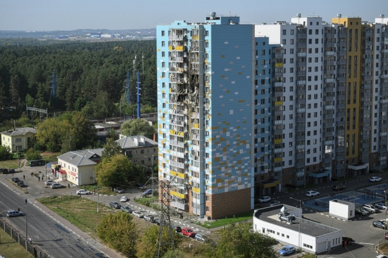 Повреждённый дом после атаки БПЛА ВСУ в городе Раменское Московской области.