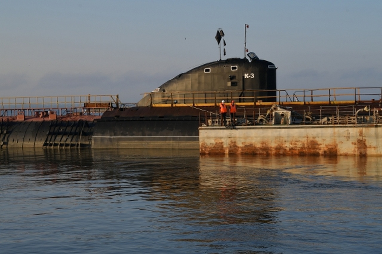 Атомная подводная лодка К-3 «Ленинский комсомол» на пристани в Кронштадте.