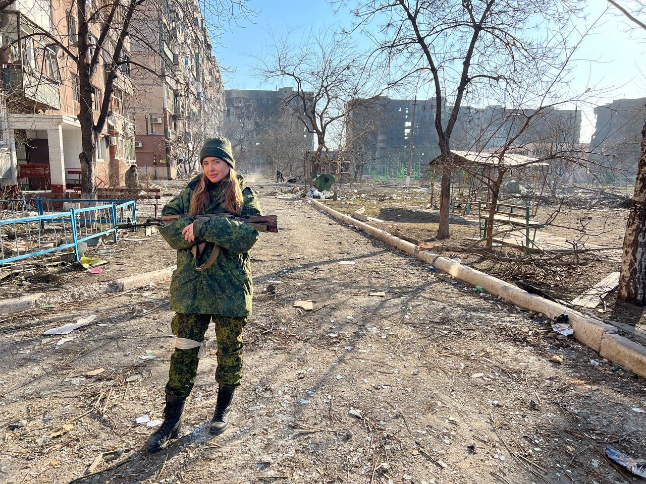 В освобождённом посёлке.