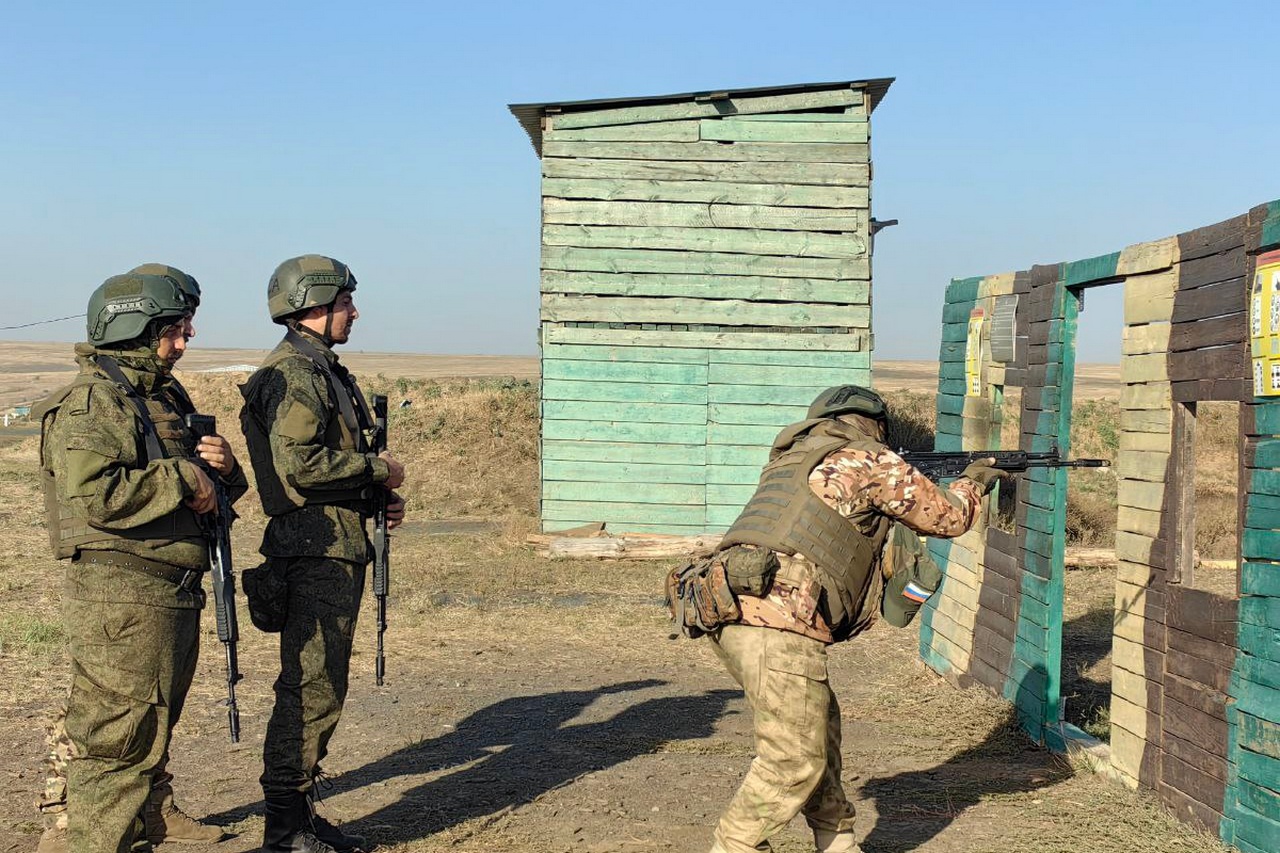 В Ростовской области продолжается подготовка штурмовых подразделений ЮВО.