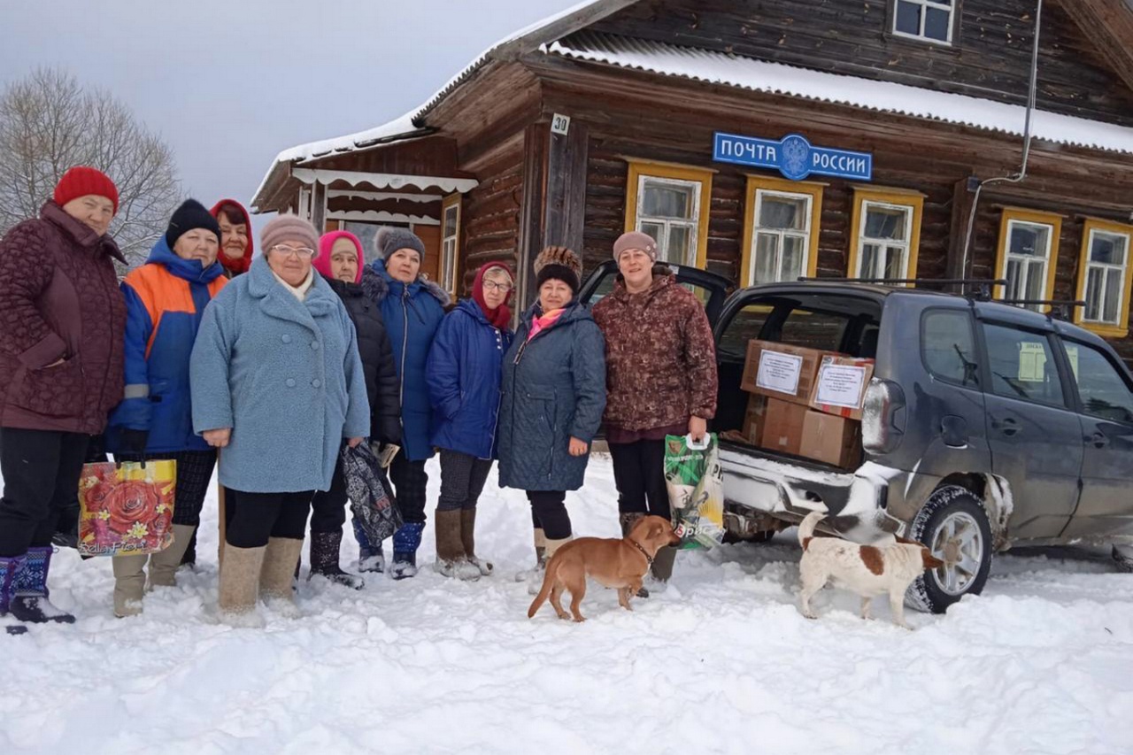 В городе Кашин Тверской области местные жители собрали новогодние посылки для земляков, выполняющих задачи в зоне СВО.