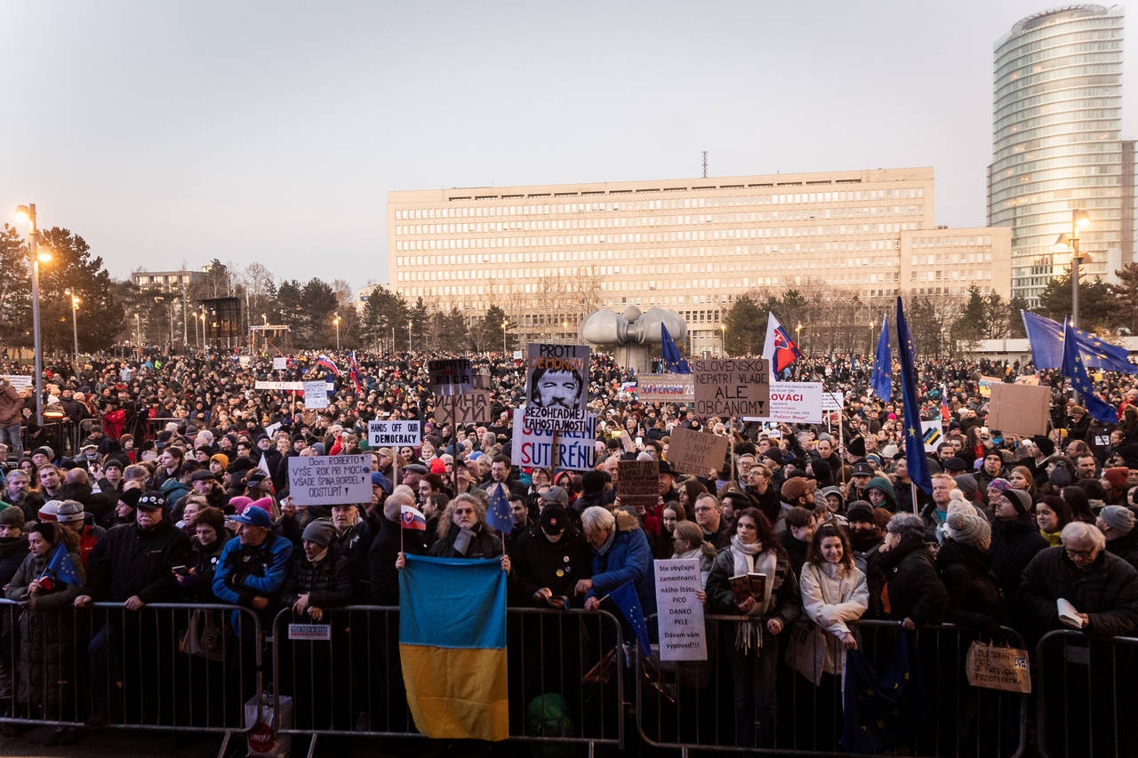 Как выяснилось, треть участников митингов - выходцы с Украины.