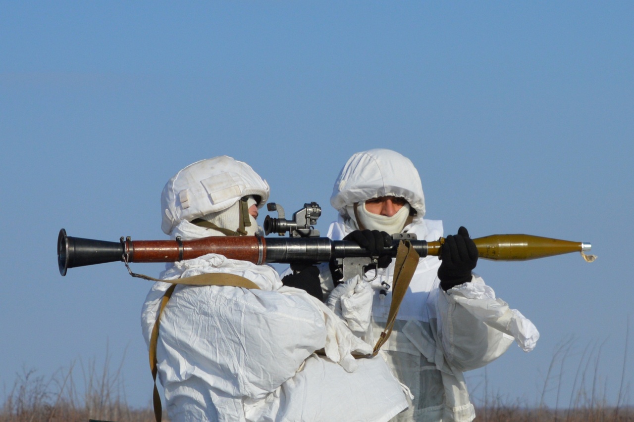 В Забайкалье военнослужащие мотострелкового соединения ВВО учились уничтожать танки из РПГ-7В.