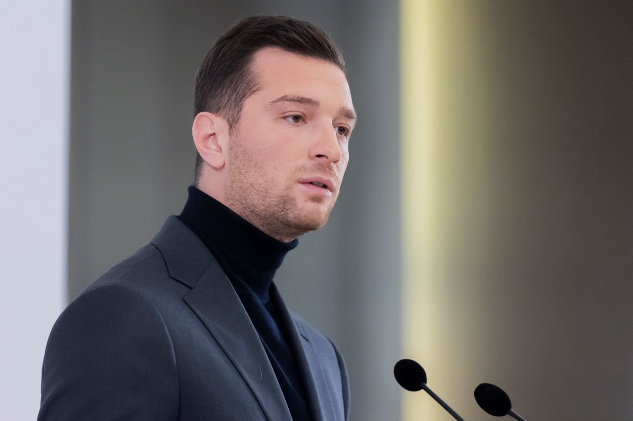 Жордан Барделла подхватывает знамя.