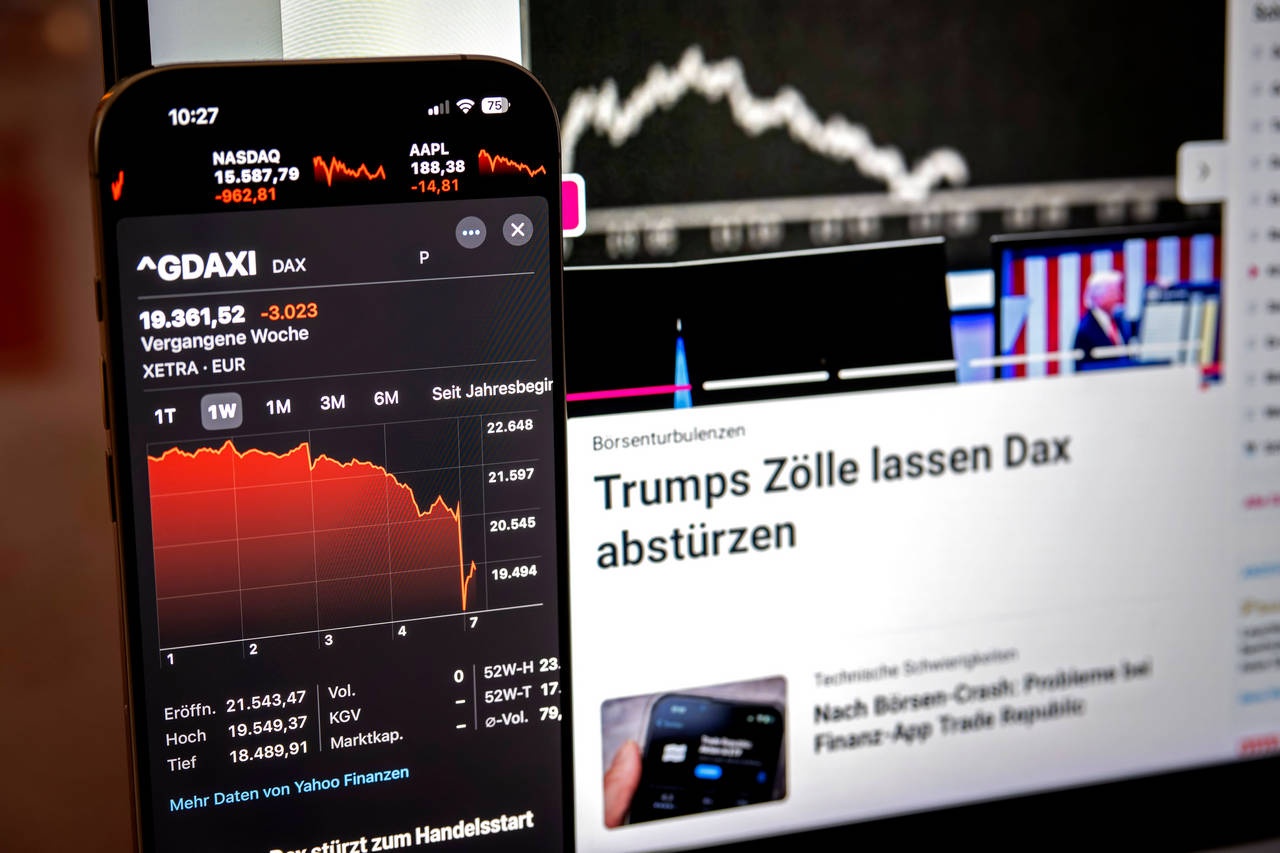 В данных DAX (фондовый индекс Германии) отразился масштаб потерь из-за тарифов Трампа, 7 апреля 2025 г.