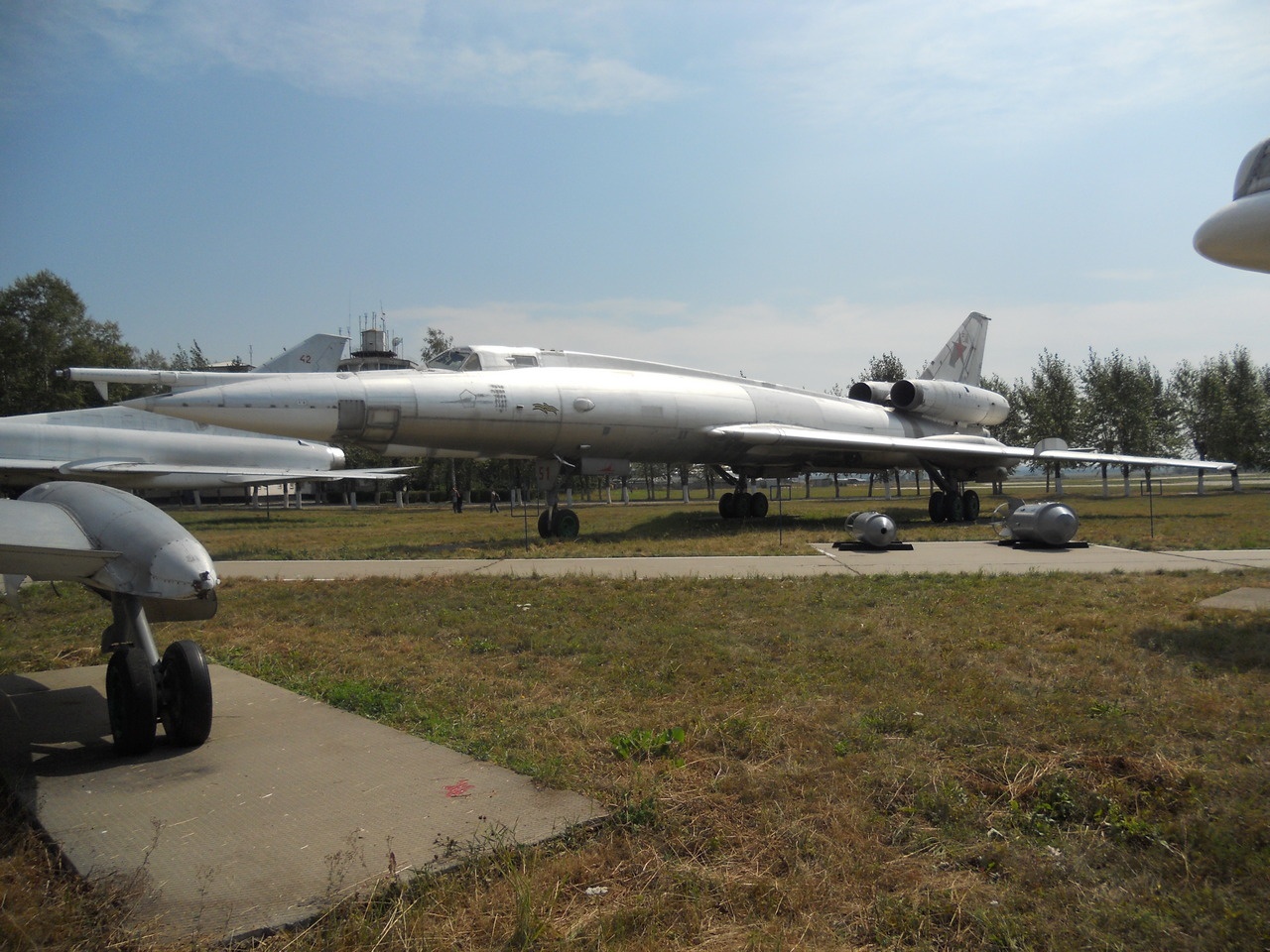 Сверхзвуковой бомбардировщик Ту-22.